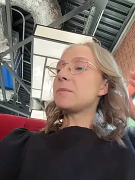 Snapshot of CaseyStar chatting on February 2025 09:35:02 AM CaseyStar online show from February 2025 09:35:02 AM