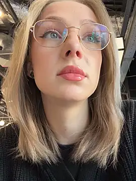 Snapshot of CaseyStar chatting on February 2025 09:25:02 AM CaseyStar online show from February 2025 09:25:02 AM