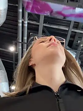 Snapshot of CaseyStar chatting on February 2025 09:37:01 AM CaseyStar online show from February 2025 09:37:01 AM