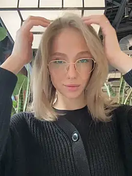 Snapshot of CaseyStar chatting on February 2025 09:28:01 AM CaseyStar online show from February 2025 09:28:01 AM