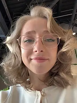 Snapshot of CaseyStar chatting on February 2025 11:24:02 AM CaseyStar online show from February 2025 11:24:02 AM