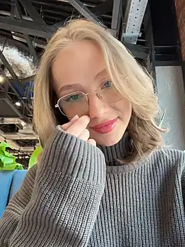 Snapshot of CaseyStar chatting on February 2025 09:22:02 AM CaseyStar online show from February 2025 09:22:02 AM