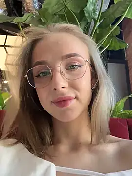 Snapshot of CaseyStar chatting on February 2025 09:43:02 AM CaseyStar online show from February 2025 09:43:02 AM