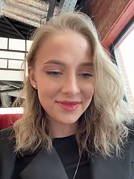 Snapshot of CaseyStar chatting on March 2025 09:44:01 AM CaseyStar online show from March 2025 09:44:01 AM