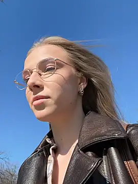 Snapshot of CaseyStar chatting on March 2025 09:18:02 AM CaseyStar online show from March 2025 09:18:02 AM