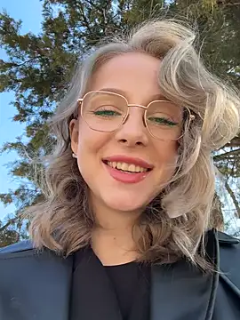 Snapshot of CaseyStar chatting on March 2025 09:28:01 AM CaseyStar online show from March 2025 09:28:01 AM