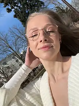 Snapshot of CaseyStar chatting on March 2025 09:35:02 AM CaseyStar online show from March 2025 09:35:02 AM