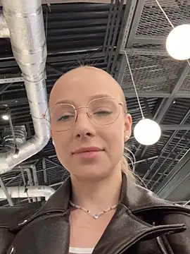 Snapshot of CaseyStar chatting on March 2025 09:33:02 AM CaseyStar online show from March 2025 09:33:02 AM