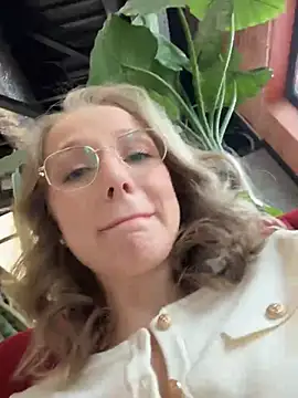 Snapshot of CaseyStar chatting on March 2025 09:48:02 AM CaseyStar online show from March 2025 09:48:02 AM