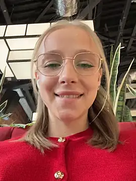 Snapshot of CaseyStar chatting on March 2025 09:34:02 AM CaseyStar online show from March 2025 09:34:02 AM