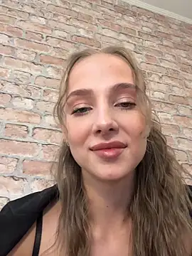 Snapshot of CaseyStar chatting on October 2025 11:55:01 AM CaseyStar online show from October 2025 11:55:01 AM