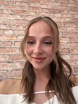 Snapshot of CaseyStar chatting on November 2025 11:42:02 AM CaseyStar online show from November 2025 11:42:02 AM