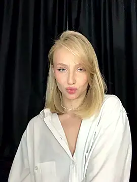 Snapshot of CaseyStar chatting on January 2026 02:11:01 PM CaseyStar online show from January 2026 02:11:01 PM