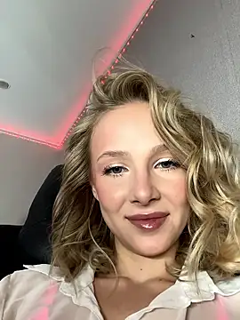 Snapshot of CaseyStar chatting on January 2026 02:22:02 PM CaseyStar online show from January 2026 02:22:02 PM