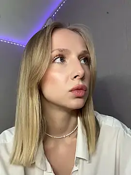 Snapshot of CaseyStar chatting on February 2026 04:43:01 PM CaseyStar online show from February 2026 04:43:01 PM