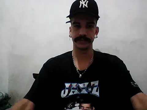 Snapshot of gatobranco001 chatting on June 2026 08:07:02 PM gatobranco001 online show from June 2026 08:07:02 PM