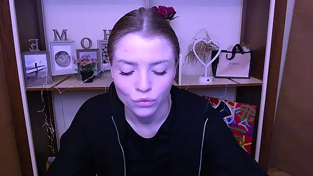 Snapshot of MissOliviaa_ chatting on December 2024 07:49:02 AM MissOliviaa  online show from December 2024 07:49:02 AM