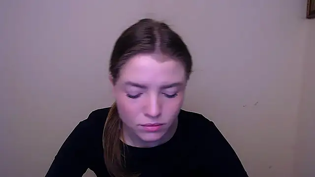Snapshot of MissOliviaa_ chatting on February 2025 09:31:02 AM MissOliviaa  online show from February 2025 09:31:02 AM