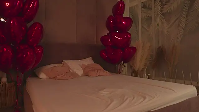 Smiley Mia online show from February 2026 05:03:02 AM