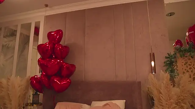 Smiley Mia online show from February 2026 05:08:02 AM