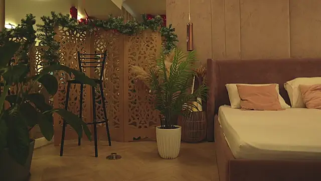 Smiley Mia online show from March 2026 05:03:02 AM