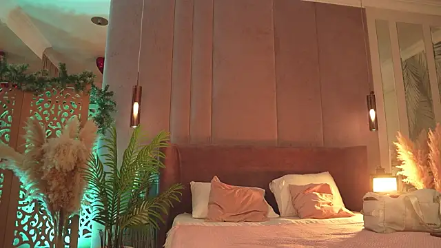 Smiley Mia online show from March 2026 05:02:01 AM