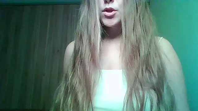 Evasapples online show from November 2025 12:11:02 AM