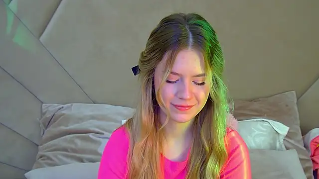 MilanaBalmain online show from October 2025 04:12:01 AM