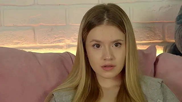 MilanaBalmain online show from October 2025 04:18:01 PM