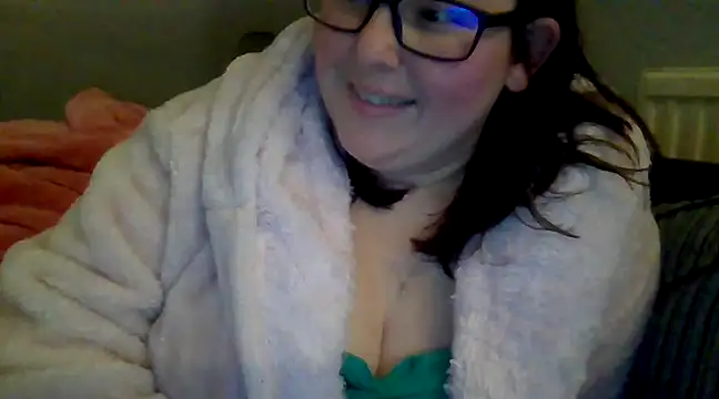 Snapshot of Curvy-Clare-30 chatting on December 2024 06:50:01 PM Curvy-Clare-30 online show from December 2024 06:50:01 PM