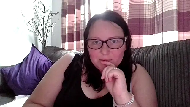 Snapshot of Curvy-Clare-30 chatting on August 2026 07:01:02 PM Curvy-Clare-30 online show from August 2026 07:01:02 PM