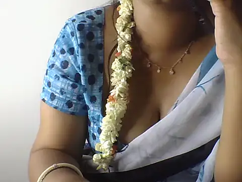 Snapshot of Sexy-Shalinii chatting on May 2026 05:18:01 PM Sexy-Shalinii online show from May 2026 05:18:01 PM