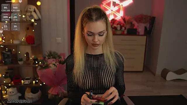 ManiFreyja online show from September 2025 08:09:02 PM