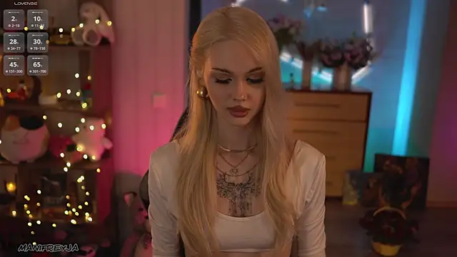 ManiFreyja online show from April 2026 08:29:02 PM