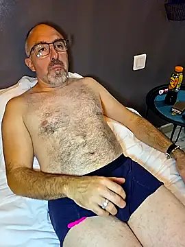 Snapshot of Crosss-23cm chatting on October 2025 06:40:01 PM Crosss-23cm online show from October 2025 06:40:01 PM