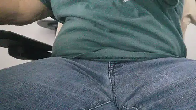 Snapshot of Leo_Sanders chatting on February 2026 03:21:02 PM Leo Sanders online show from February 2026 03:21:02 PM