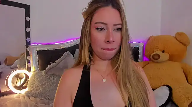 JanneKim online show from February 2025 01:52:02 PM