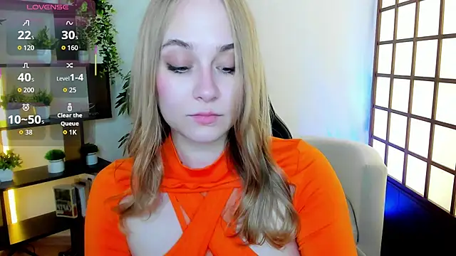 Snapshot of LianaBright chatting on June 2026 01:44:02 AM LianaBright online show from June 2026 01:44:02 AM