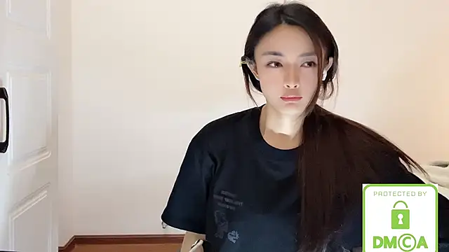 Snapshot of SarahYang chatting on May 2026 08:33:02 AM SarahYang online show from May 2026 08:33:02 AM