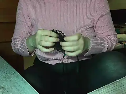 Snapshot of Lauzo21 chatting on March 2025 04:46:01 AM Lauzo21 online show from March 2025 04:46:01 AM