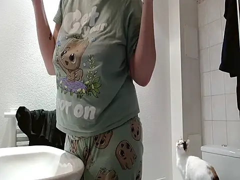 Lauzo21 online show from April 2026 07:20:02 AM