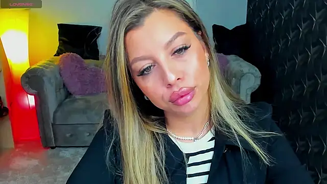 nicolee   19 online show from March 2025 07:25:01 PM