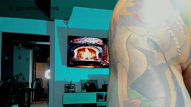 Snapshot of Maximo_Marcelo chatting on December 2024 11:14:02 PM Maximo Marcelo online show from December 2024 11:14:02 PM