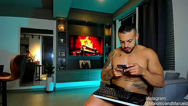 Snapshot of Maximo_Marcelo chatting on February 2025 02:56:02 AM Maximo Marcelo online show from February 2025 02:56:02 AM