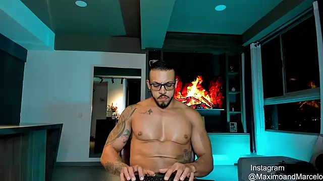 Snapshot of Maximo_Marcelo chatting on February 2025 02:16:02 AM Maximo Marcelo online show from February 2025 02:16:02 AM