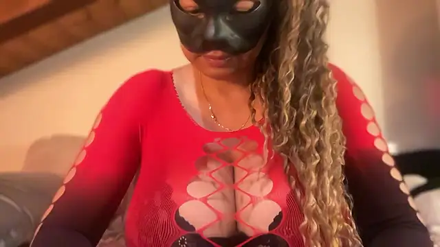 SCARLET-SANTANA online show from January 2026 10:22:02 PM