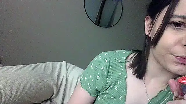 Snapshot of Petite_moi chatting on March 2026 12:44:01 PM Petite moi online show from March 2026 12:44:01 PM