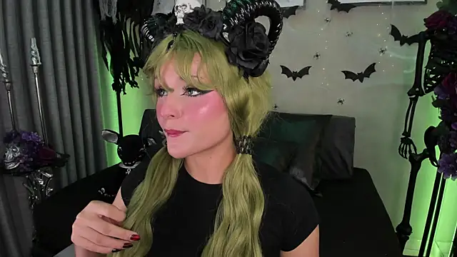 Morgan Hilll  online show from October 2025 12:16:01 PM