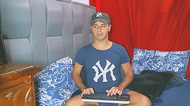 Snapshot of beautiful_james chatting on December 2024 12:19:02 AM beautiful james online show from December 2024 12:19:02 AM