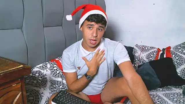 Snapshot of beautiful_james chatting on December 2024 08:10:02 PM beautiful james online show from December 2024 08:10:02 PM